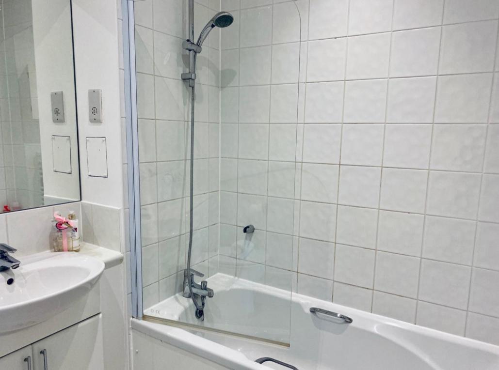 Ferienwohnung Cloud9Sa At The Charles Chertsey Exterior foto